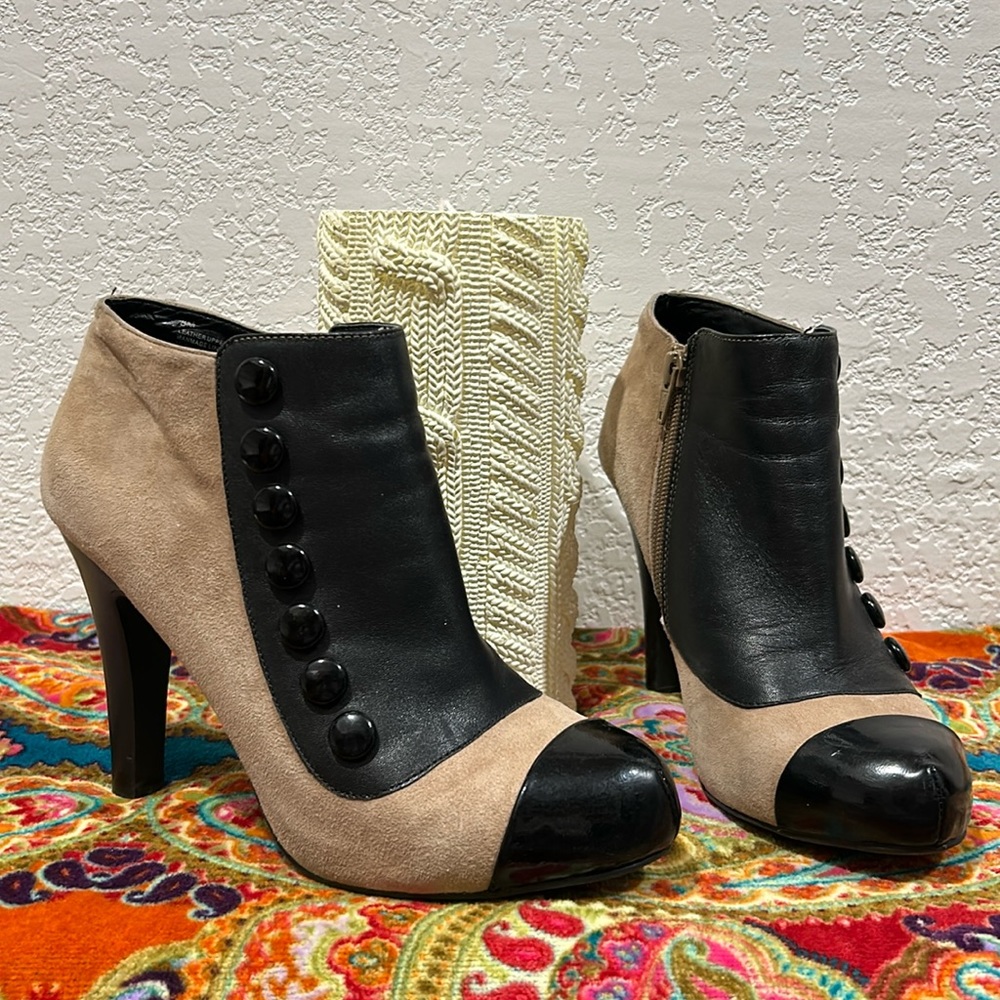 GIANNI BINI UNIQUE VICTORIAN HEELED LEATHER BOOTIES